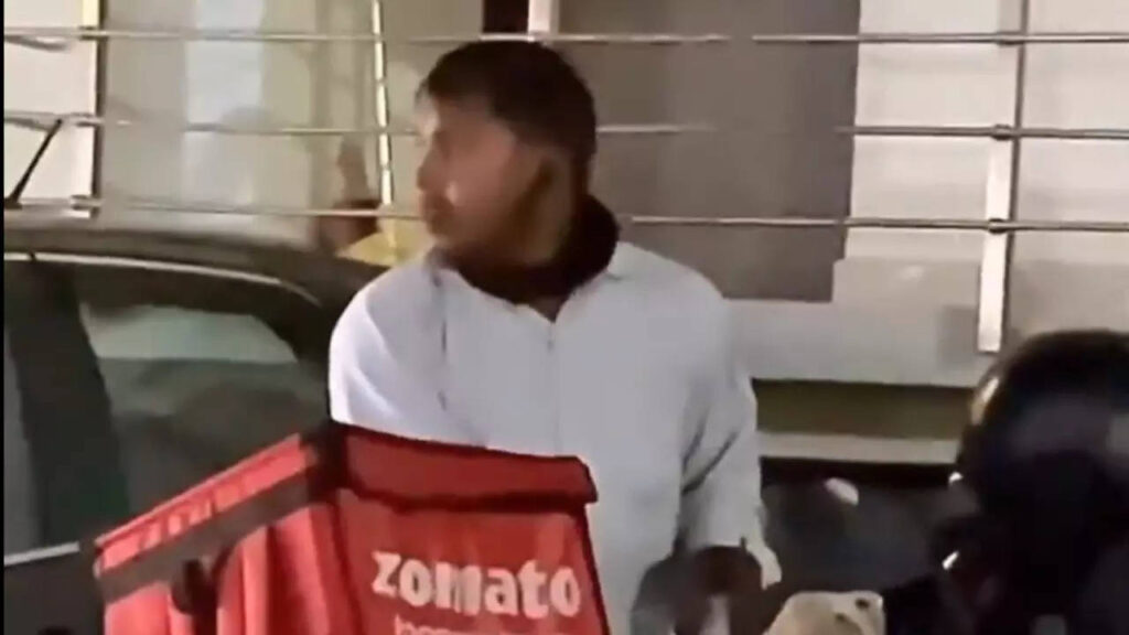 Zomato delivery man eats food from a polythene bag, viral video melts hearts
