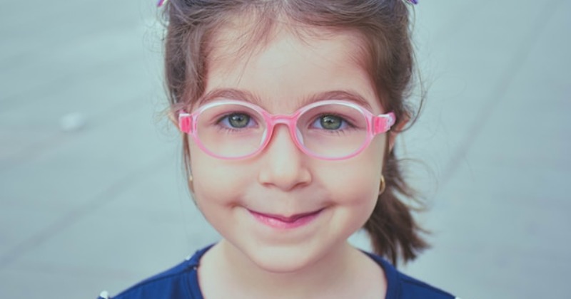 Optometrist Shares 8 Subtle Signs Your Child Needs Glasses